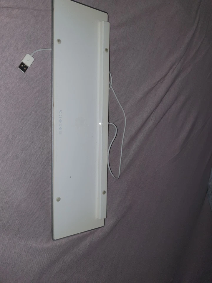 Apple Tastatur Keyboard A1243 USB kabelgebunden QWERTZ Deutsch Nummernblock TOP - Bild 1 von 2