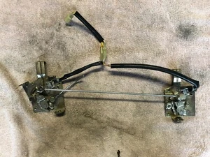 2001 HONDA GL1800 GOLDWING RIGHT SADDLE BAG LOCK MECHANISM #81421-MCA-000ZB - Picture 1 of 6