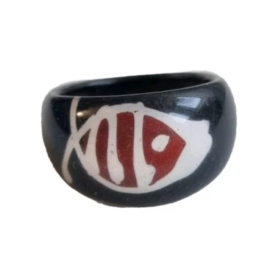 Anillo grueso M O P Q R 52-59 mm NEGRO de colección LUCITE cúpula superior pez grande joyería Foto 1 de 3