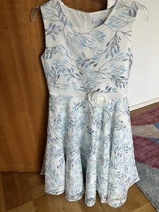 Hübsches festliches Kleid weiß mit Blumenmuster 146 - Top Zustand - Bild 1 von 4