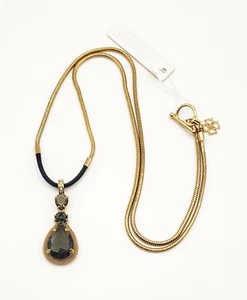 NWT Ann Taylor Gold Tone Teardrop Peridot Glass Pendant With Long Chain Necklace - Picture 1 of 6