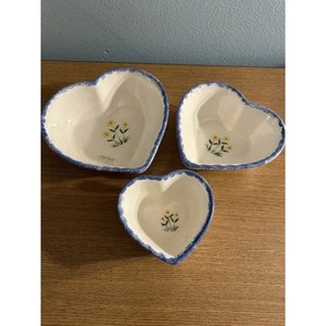 Vintage Heart Shaped Nesting bowls Dandelion Pattern Blue Trim -Set 3 - USA made - Picture 1 of 2