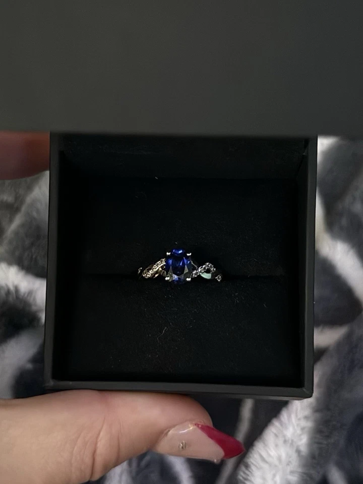 Кольцо с сапфиром из чистого серебра Zales с лабораторно созданными бриллиантами размер 7 - Изображение 1 из 4