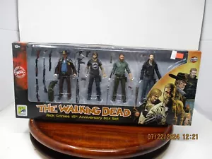 2018 SDCC The Walking Dead RICK GRIMES 15TH ANNIVERSARY BOX SET McFarlane Toys - Picture 1 of 8