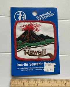 Neu in Verpackung Aloha aus Hawaii ausbrechender Vulkanausbruch HI Souvenir Patch Abzeichen Postkarte - Bild 1 von 3
