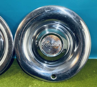 Cubiertas de rueda de acero inoxidable Pontiac Chieftain Streamliner OEM (2) 1949 1950 Deluxe Foto 1 de 4