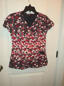 KD110 S MULTI COLOR DESIGN HEARTS SCRUB TOP - Picture 1 of 1