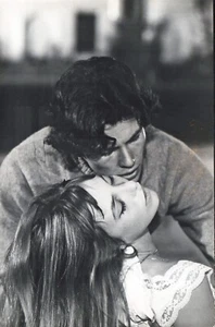 Cycle JANE BIRKIN - IMAGE N&B - les chemins de Katmandou - 1969 - A.CAYATTE - Imagen 1 de 2