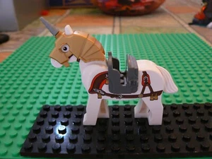 Lego Castle White Horse Minifigure With Saddle and Gold Unicorn Battle Helmet - Picture 1 of 3
