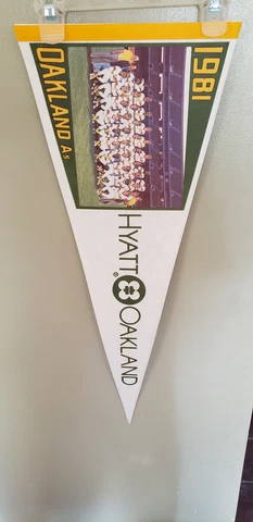 OAKLAND A'S ATHLETICS 1981 TEAM PICTURE VINTAGE MLB RETRO FELT PENNANT 4/23/22 Cover
