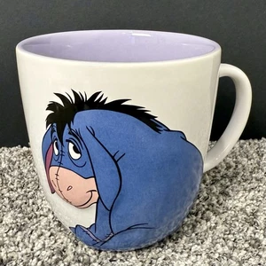 Disney Store Eeyore 3D Sonrisa en relieve! Taza de café 12 OZ. Usado en excelente estado - Imagen 1 de 5