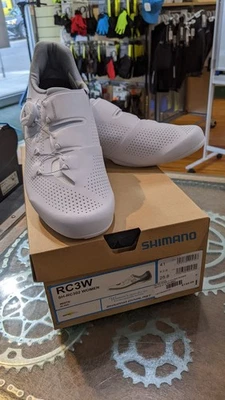 禧玛诺女式 RC3 骑行鞋-全新,白色公路/佩洛顿,3 孔,41/ 8.5-9 美国 — 第 1/4 张图片