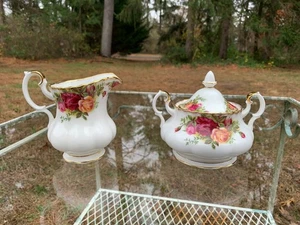 ROYAL ALBERT OLD COUNTRY ROSES CREAMER & SUGAR WITH LID ENGLAND BONE CHINA NICE - Picture 1 of 24