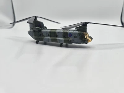 Maisto CH-47 Chinook Diecast Helicopter no Stand, preowned - Image 1 of 4