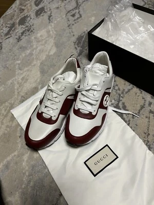 Gucci Mujer Tenis Borgoña Y Blanco con Logo Gucci Talla 35.5 O 39.5 Foto 1 de 4
