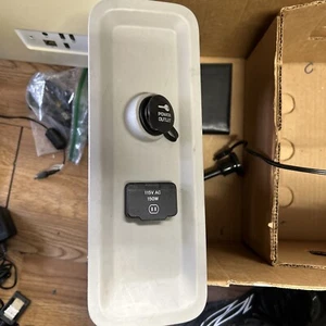 Dodge Grand Caravan 2008 toma de corriente inversor 115 V 150 W con bisel fabricante de equipos originales* envío gratuito - Imagen 1 de 4