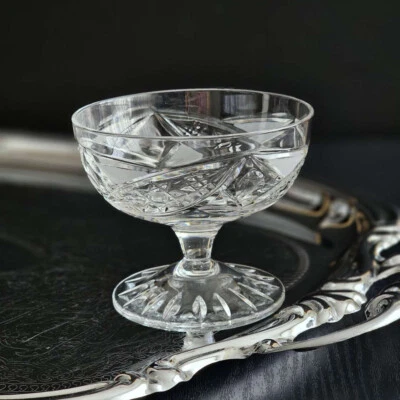 Mini tazón de postre, mermelada o caviar de cristal cortado a mano en un tallo, 4 x 3,25 pulgadas Foto 1 de 4