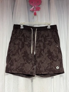 Vuori Kore Shorts Mens Medium Camo Athletic Gym Workout Training Performance - Picture 1 of 12