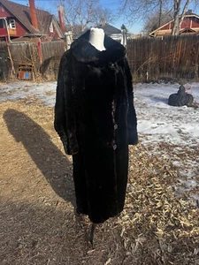 BEAUTIFUL 1940s VINTAGE SHEARED BLACK BEAVER STROLLER COAT - Picture 1 of 13