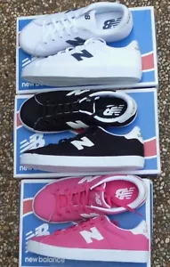 NUEVO EQUILIBRIO ""KLCRT"" JÓVENES (NIÑAS) LOGOTIPO CALIDAD ZAPATILLAS CLÁSICAS DE LONA LISTA $40 - Imagen 1 de 2
