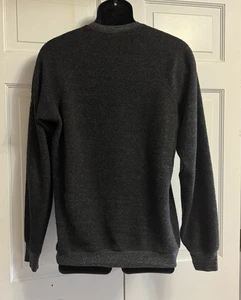 Alo Yoga Herren Medium schwarz grau Triumph Fleece Rundhalsausschnitt Sweatshirt Reißverschlusstaschen - Bild 1 von 11
