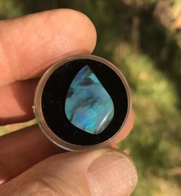 Ópalo negro macizo de Lightning Ridge, se adaptaría a un colgante Foto 1 de 4