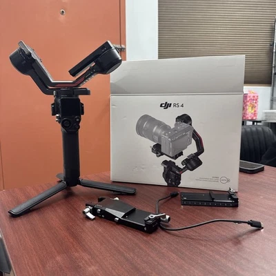 DJI RS 4 PRO Combo 3-Axis Gimbal Stabilizer P04P - Image 1 of 4