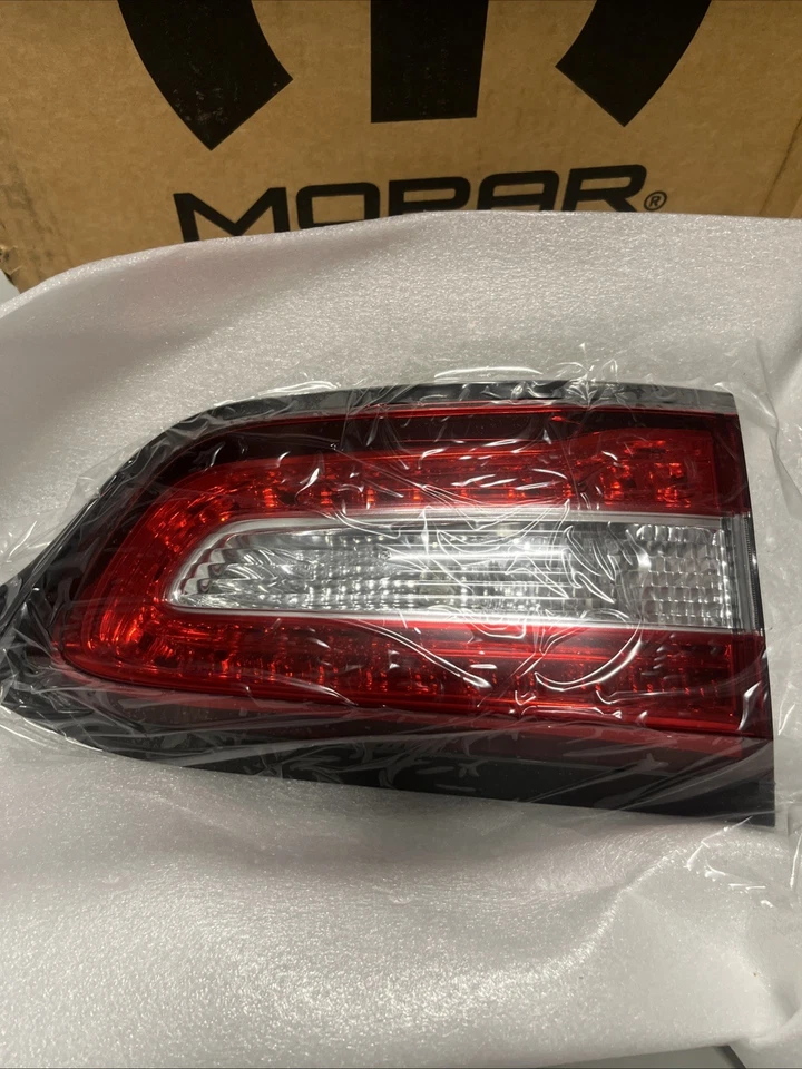 NEW OEM Mopar Driver Side Inner Tail Light 68330345AA Jeep Cherokee 2014-2018 - Image 1 of 4
