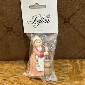 Vintage 1995 Lefton Colonial Village Accessory 10618 Lady with Sweeper Keys NEW - Picture 1 of 5