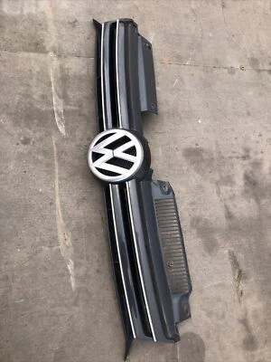 REJILLA RADIADOR VOLKSWAGEN GOLF MK6 2008-2012 5K0853653 Foto 1 de 4
