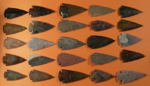 25 Handknapped 2 inch Agate Arrowheads - Picture 1 of 2