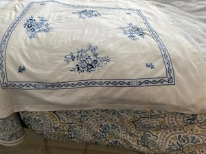 Collectible Cross Stitch table cover - Picture 1 of 3