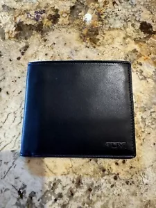 Tumi Meridian Global Hipster Wallet Leather 3.9" x 4.4" Black 017842D NEW NWT ! - Picture 1 of 5