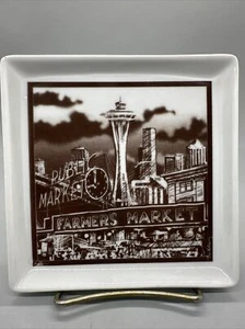 KARNEVAL KREUZFAHRT BROTTELLER SEATTLE ÖFFENTLICHER MARKT BAUERNMARKT WELTRAUM NADEL - Bild 1 von 7