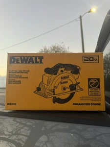 Sierra de mano circular inalámbrica DEWALT DCS391B 6-1/2 pulgadas 20 V - amarilla - Imagen 1 de 4