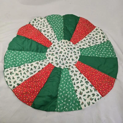 Vtg Round Christmas Quilt Table Mat Cover Tree Skirt 21” Diameter MINOR TEARS - Image 1 of 4