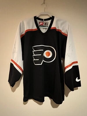 Camiseta deportiva de hockey Philadelphia Flyers vintage para hombre talla mediana Nike negra autógrafos Foto 1 de 4