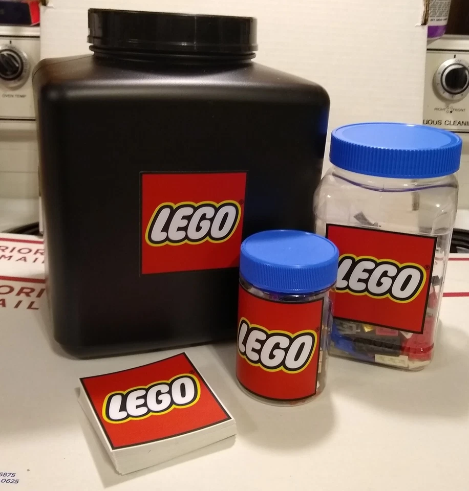 Pegatina Lego roja 3 x 3 para hacer tu propio contenedor de almacenamiento Foto 1 de 1