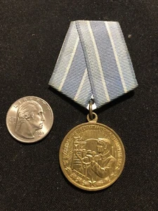 Médaille russe soviétique originale pour la restauration de la métallurgie noire - Photo 1/3