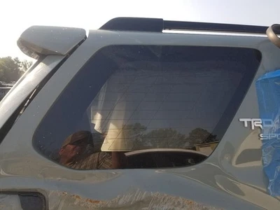 23 2023 TOYOTA 4 CORREDORES CUARTO CRISTAL PASAJERO DERECHO  Foto 1 de 4