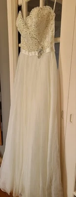 Maggie Sottero Beautiful Beaded Sweetheart Neckline Women's Wedding Dress Size 8 - Image 1 of 4