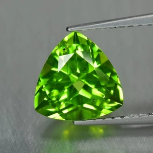 2.19Ct Trillion Cut_Genuine Sparkles 100% Natural Green Peridot - Picture 1 of 1