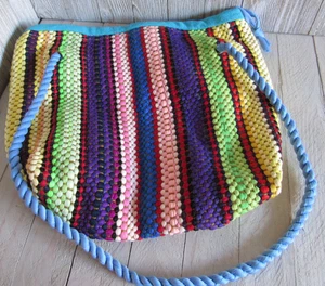 Borsa portavaso vintage fatta a mano con telaio e gancio all'uncinetto colorata - Foto 1 di 8
