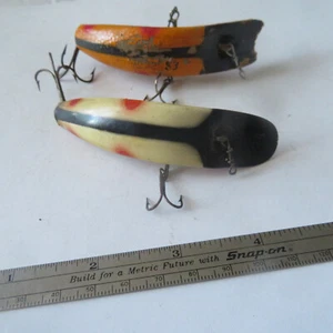 FISHING LURE HELIN 3¾" WHITE & BLACK FLAT FISH AND WOODEN BONUS DAMAGED LIP - Picture 1 of 3