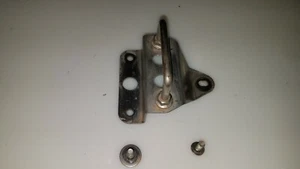 Kawasaki 900 ZXI 1996 gancho de bloqueo del asiento trasero 53045-3706 - Imagen 1 de 3