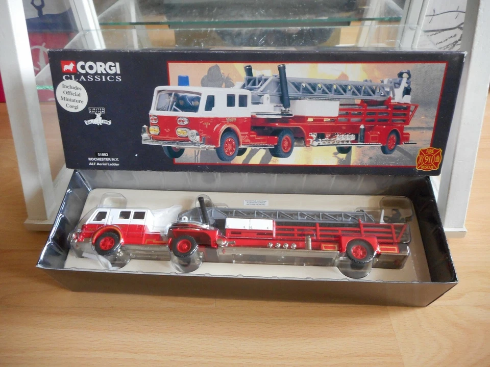 Corgi Classics Rochester NY Alf Aerial Ladder in Red on 1:50 inBox (51802) - Bild 1 von 2