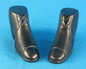 Paar schwarze Herrenschuhe, handgeschnitzt aus Kohle - Bild 1 von 9