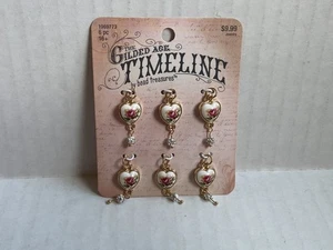 The Gilded Age Timeline Perlenschätze Viktorianisches Herz Rose Charms Funkeln - Neu - Bild 1 von 4