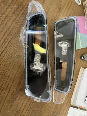 B337. Luzes de para-choque do Ford Mustang 2005–2009 - Imagem 1 de 2