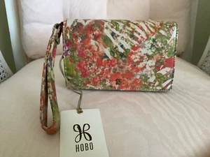 HOBO Brand Jill Wristlet Tropic Print NWT - Picture 1 of 5
